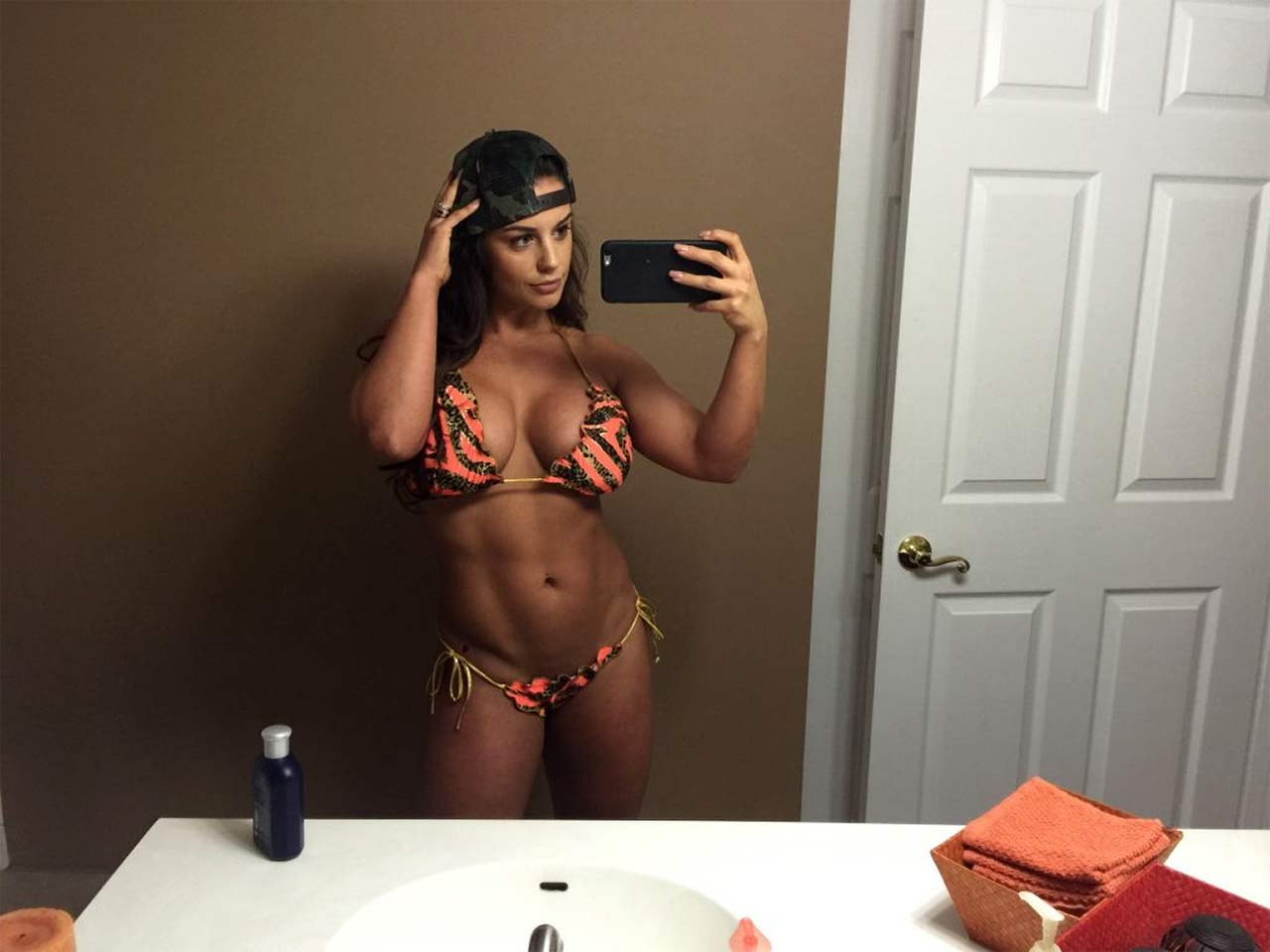 WWE Kaitlyn Nude Photos And Porn Leaked! 