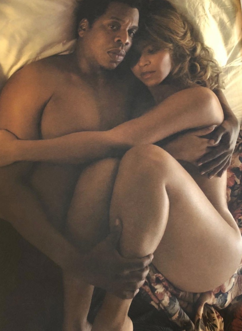 FULL PHOTOS: Beyonce And Jay-Z Nudes Topless On Bed Leaked! 