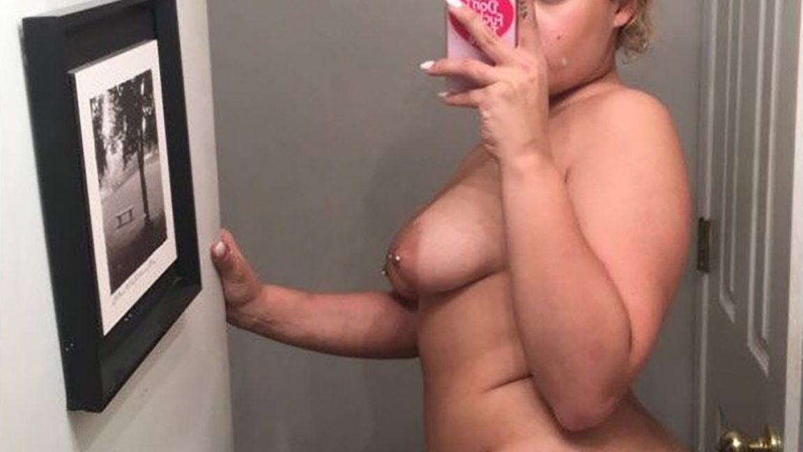 Kim Johansson Showed Fat Body & Ugly Tits On Private Pics.