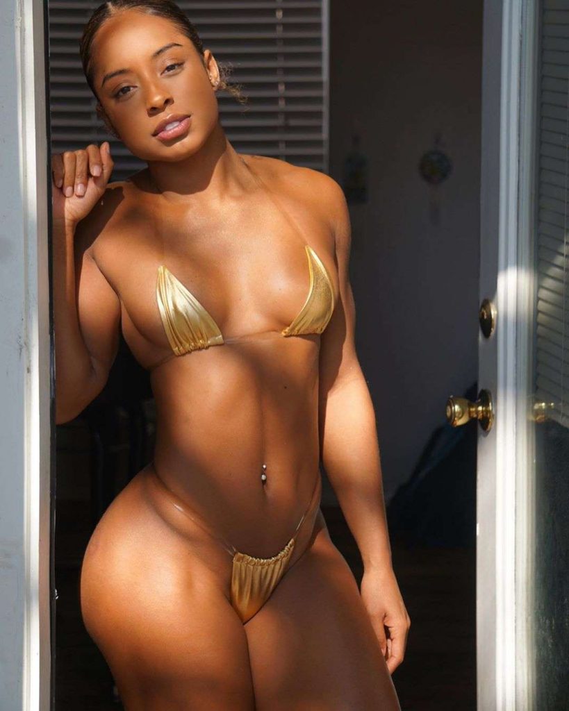 Qimmah Russo nude.