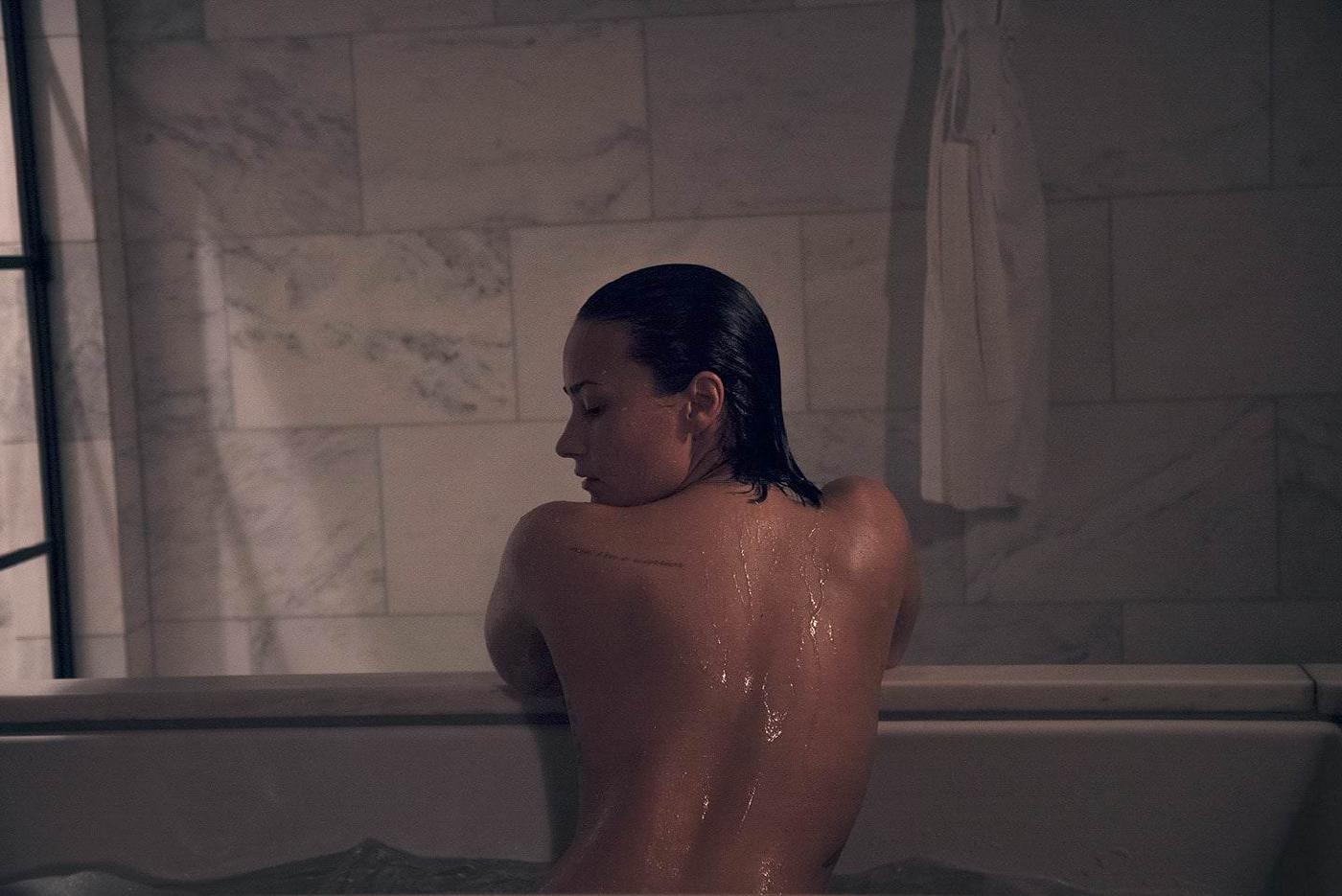 Demi Lovato Nude Magazine Photoshoot Leaked.