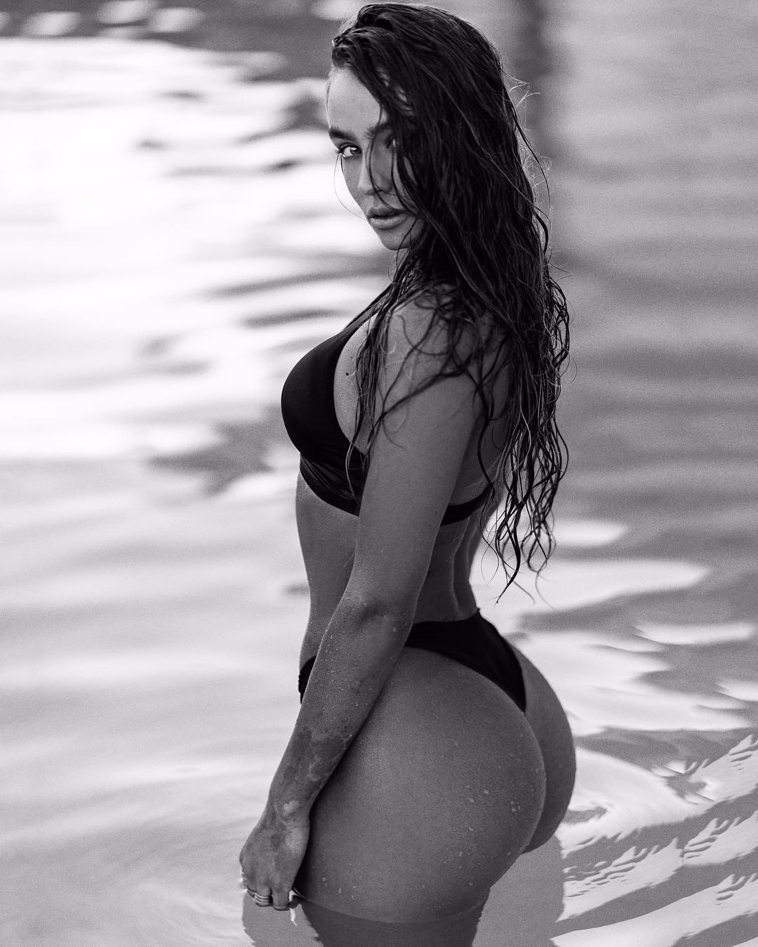 Sommer Ray Sexy Pictures.