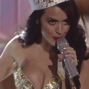 Katy Perry Rocking Her Tits From Side To Side - T Katy Perry Tit Rock2