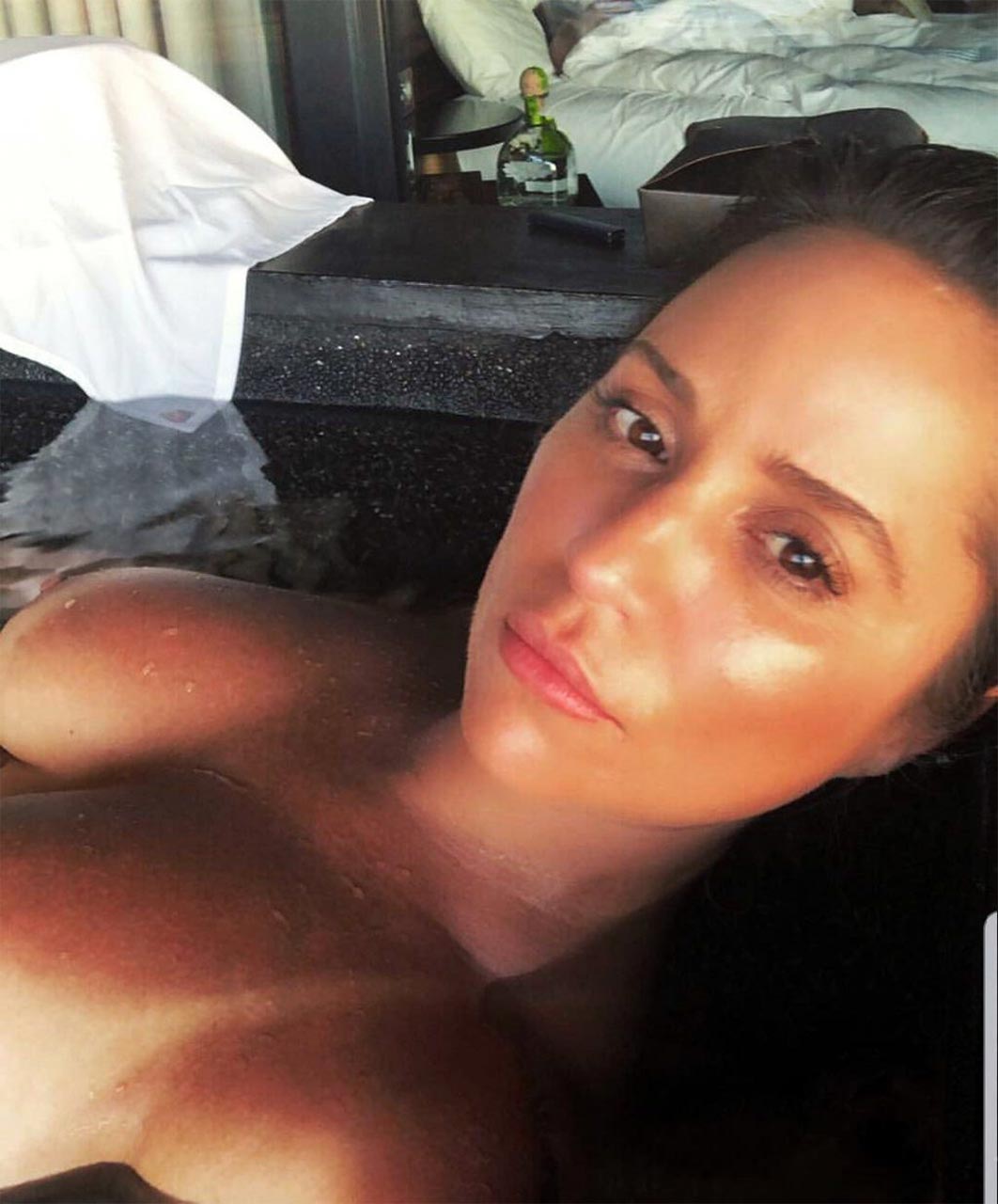 Veronica Portillo Nude Pic Shared Then Deleted ! - OnlyFans 