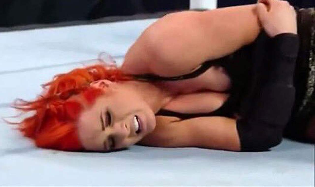 There is a redhead wrestler with huge fan support, Becky Lynch nude pics, h...