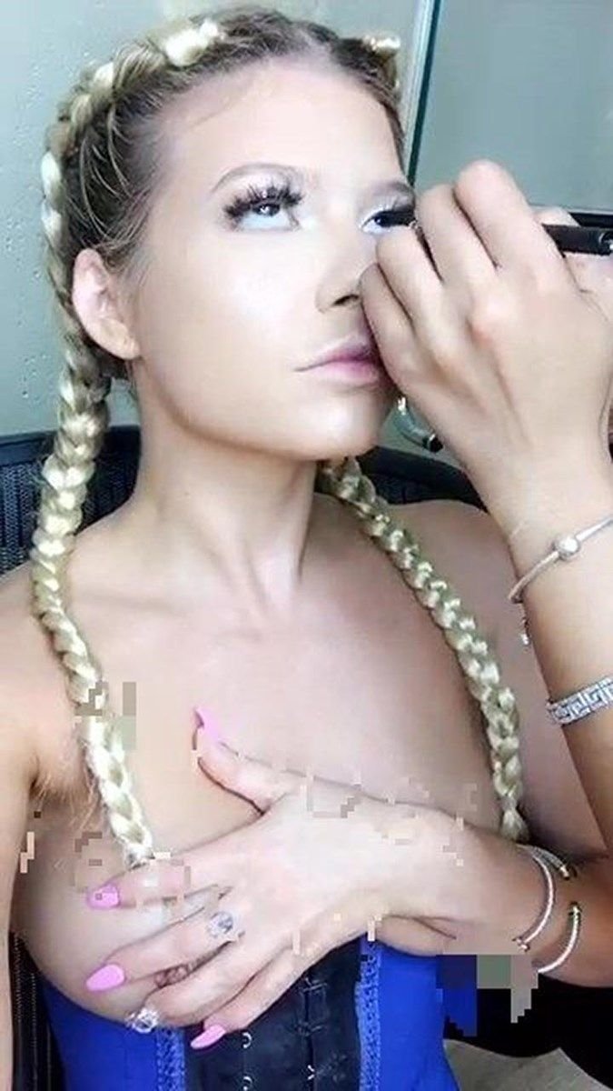 Rapper Chanel West Coast reveals her nude tits while posing topless. 