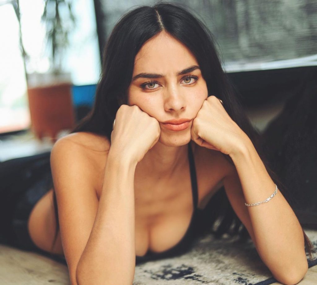 Esmeralda Pimentel Nude & Sexy Collection (25 Photos + Video