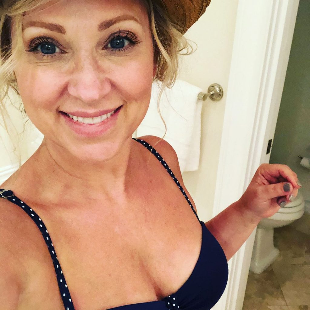 Leigh-Allyn Baker Nude & Sexy Videos 'A Wake in Providence' L...