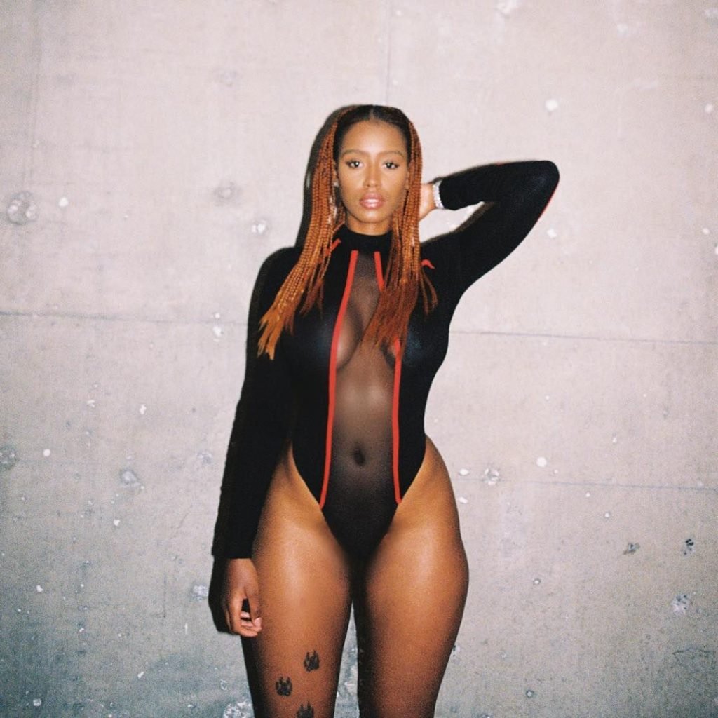 Raven Tracy Nude & Sexy (150 Photos) .