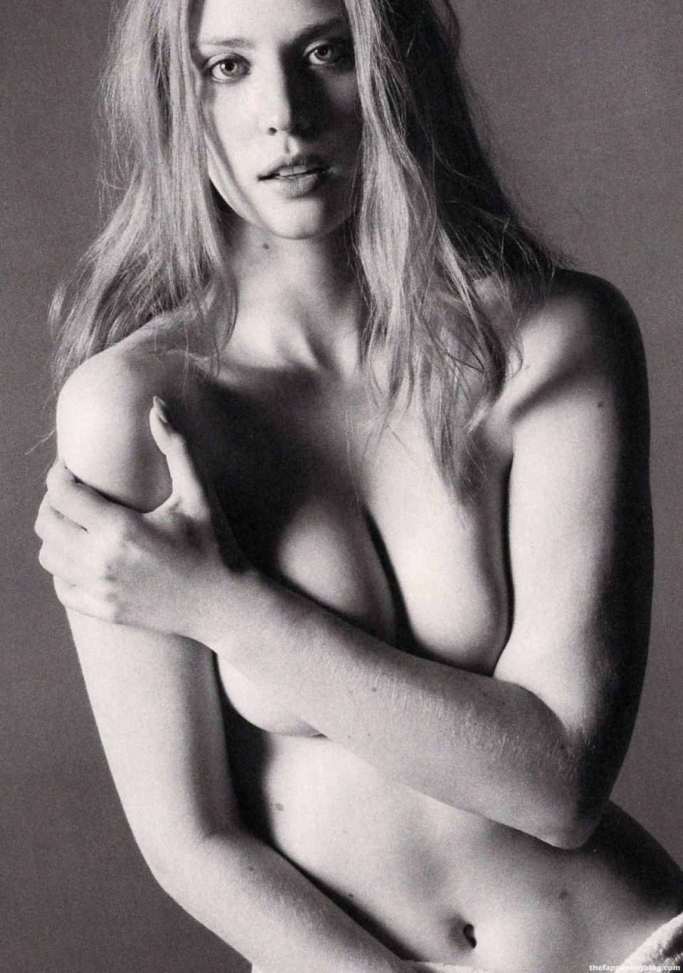 Deborah Ann Woll Possible Nude LEAKED & Sexy Compilation (152 Photos &a...