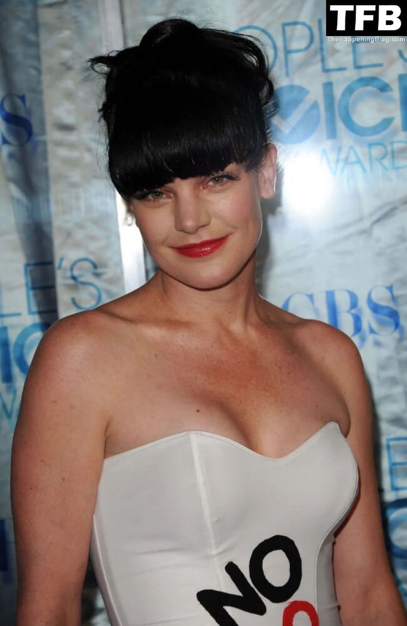 Pauley Perrette Topless & Sexy Collection (29 Photos) .