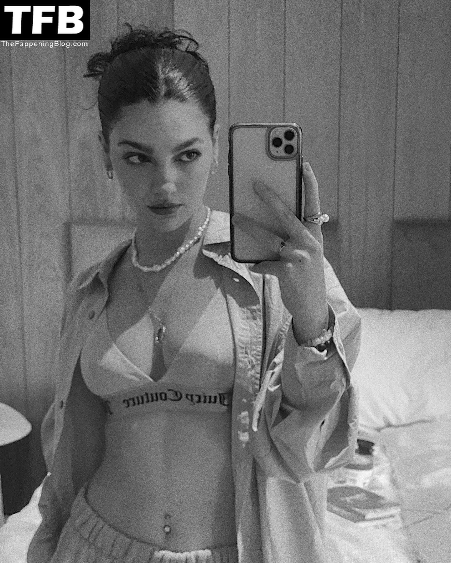 Emily Carey Sexy (32 Photos) .