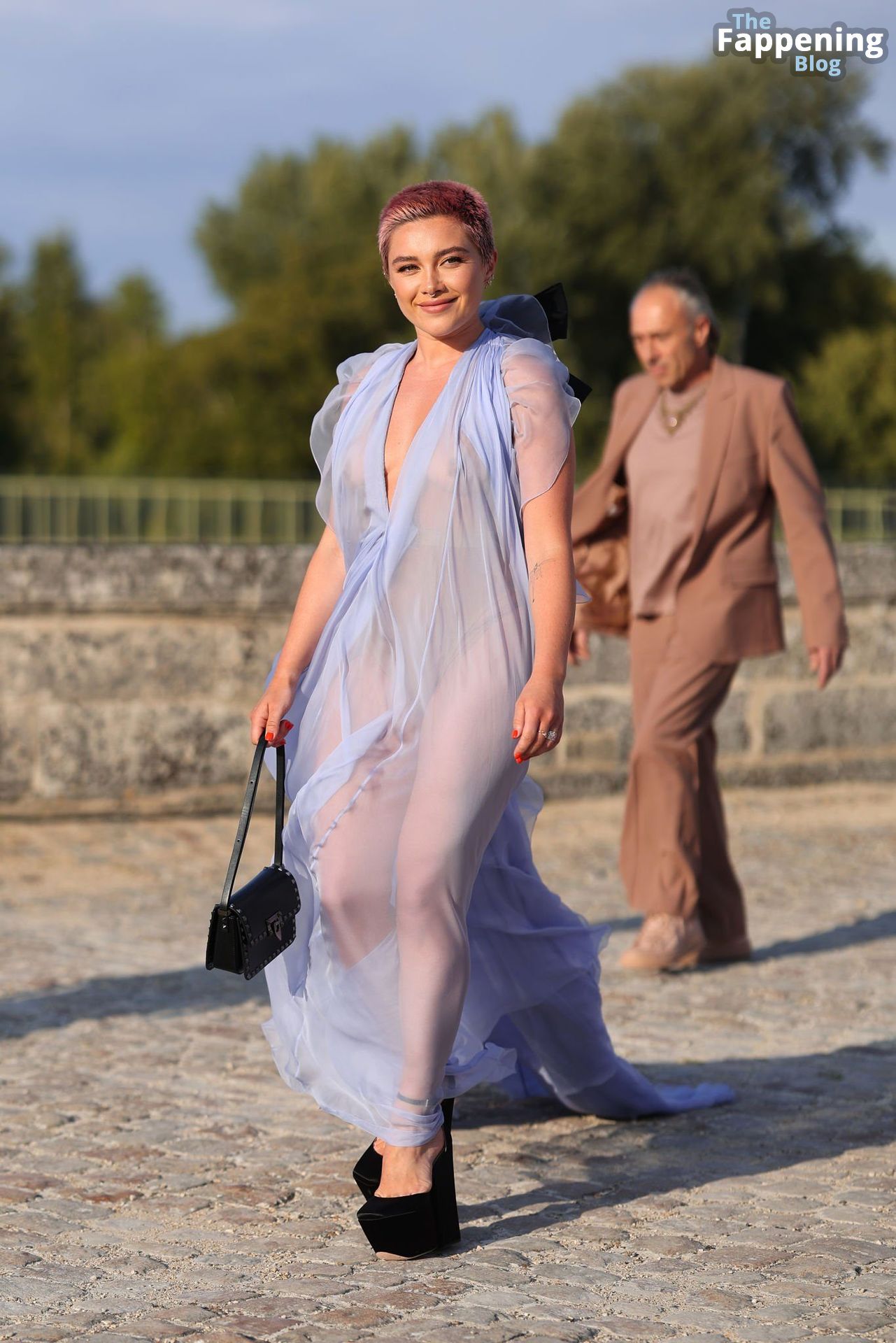 florence pugh braless sheer dress nipples 23 1 thefappeningblog.com