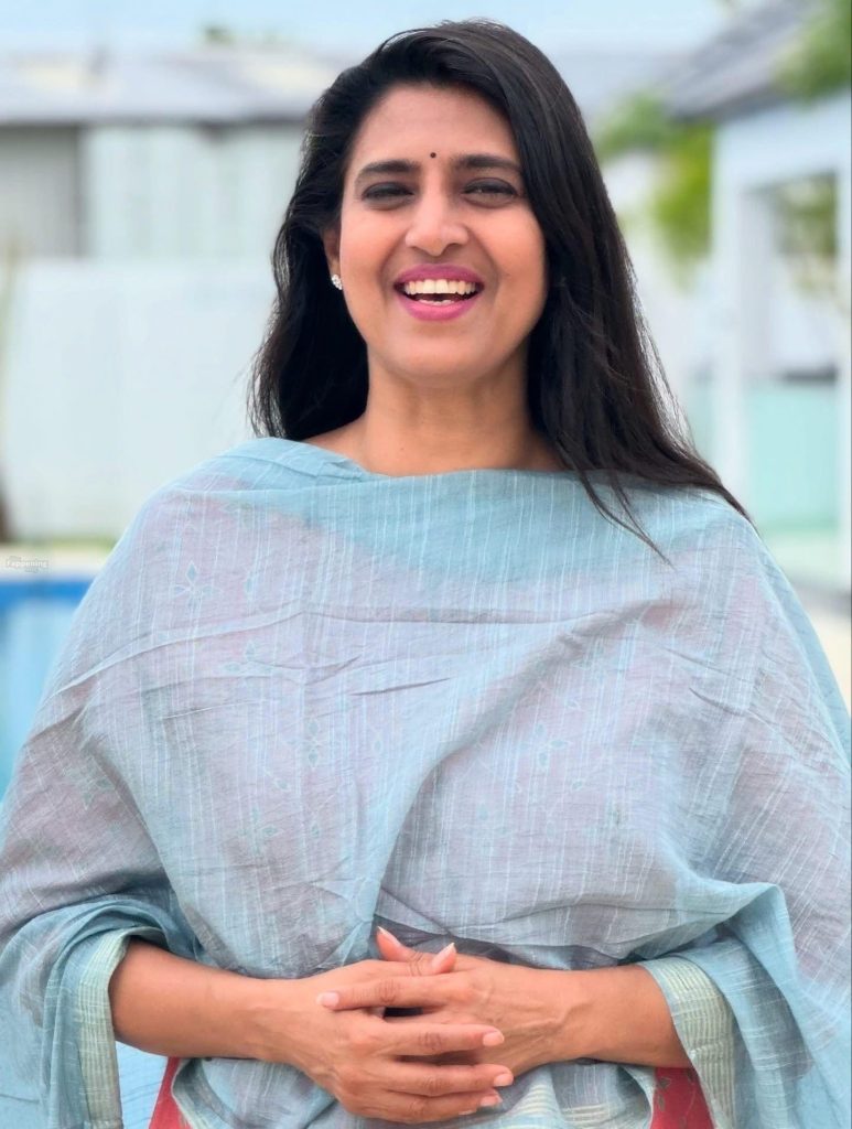 Kasthuri Shankar Sexy (19 Photos) 4