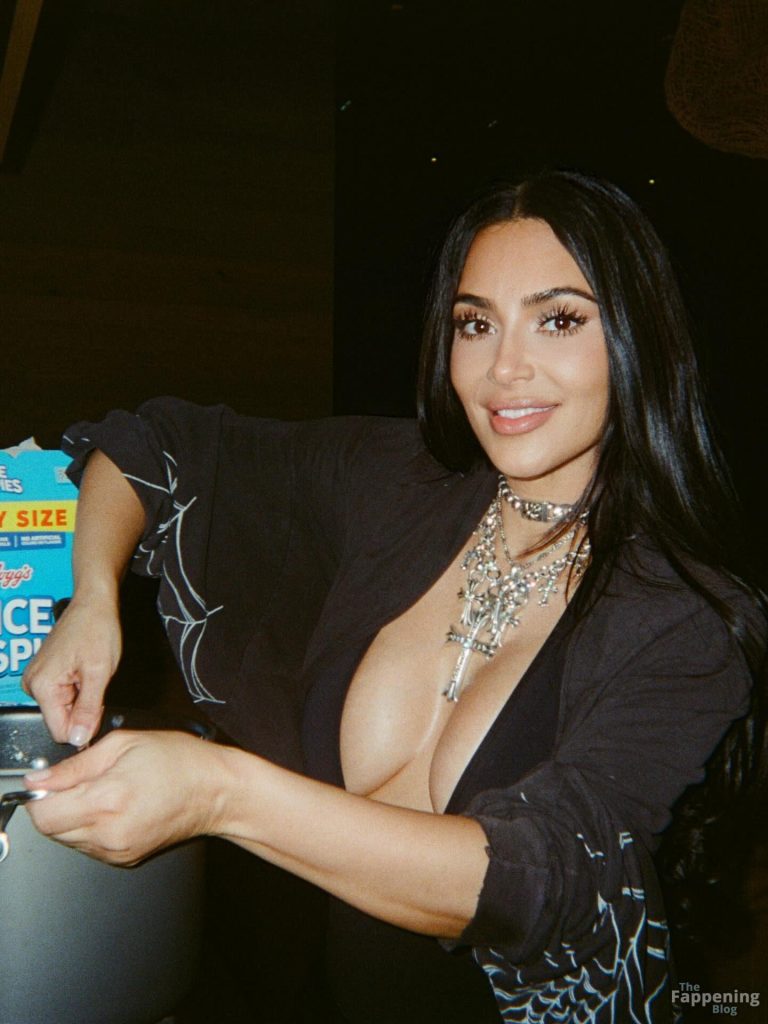 Kim Kardashian Shows Off Her Huge Boobs at Coachella (20 Photos) 8
