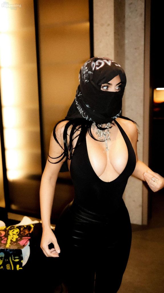 Kim Kardashian Shows Off Her Huge Boobs at Coachella (20 Photos) 6