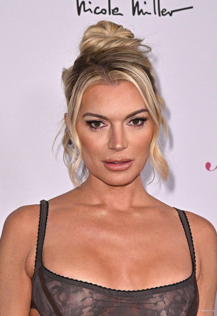 Lindsay Hubbard Flashes Her Nude Tits at The Daily Front Row’s 10th Annual Fashion LA Awards (17 Photos) 10