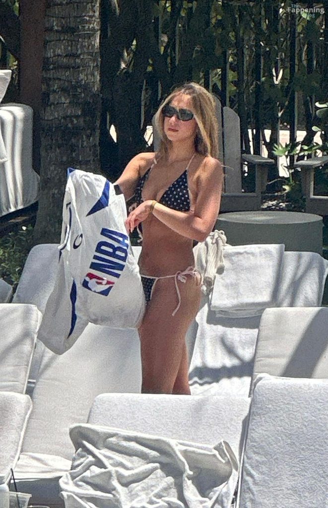 Tate McRae Shows Off Her Assets in a Blue String Bikini Around the Pool in Miami Beach (42 Photos) 27