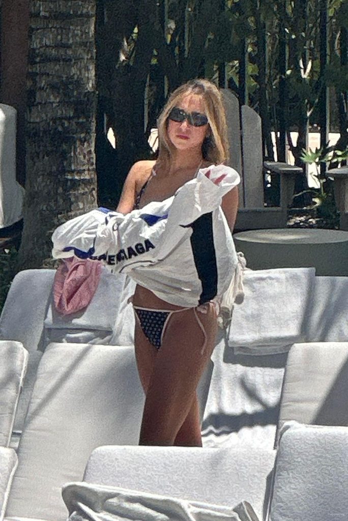 Tate McRae Shows Off Her Assets in a Blue String Bikini Around the Pool in Miami Beach (42 Photos) 8