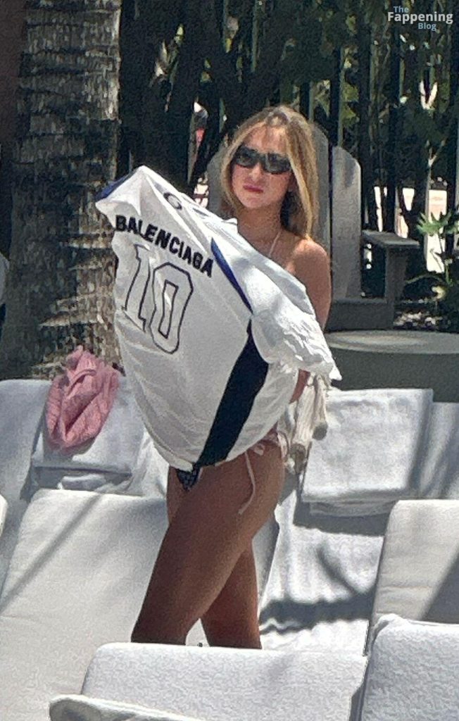 Tate McRae Shows Off Her Assets in a Blue String Bikini Around the Pool in Miami Beach (42 Photos) 17