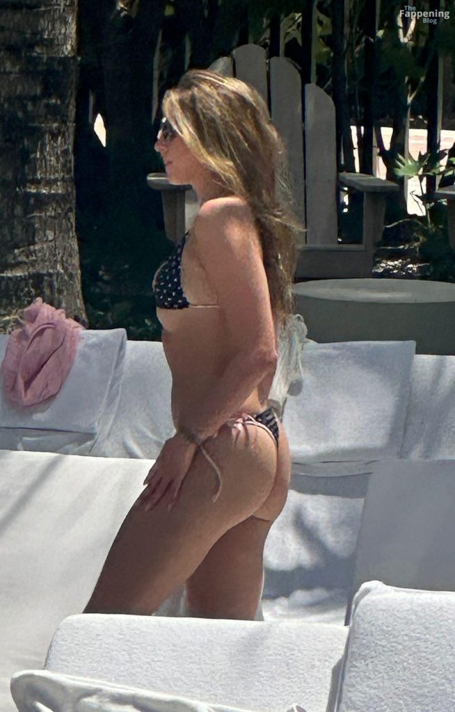 Tate McRae Shows Off Her Assets in a Blue String Bikini Around the Pool in Miami Beach (42 Photos) 26