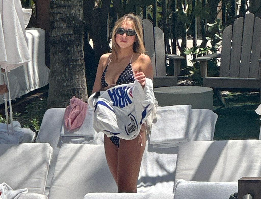 Tate McRae Shows Off Her Assets in a Blue String Bikini Around the Pool in Miami Beach (42 Photos) 2
