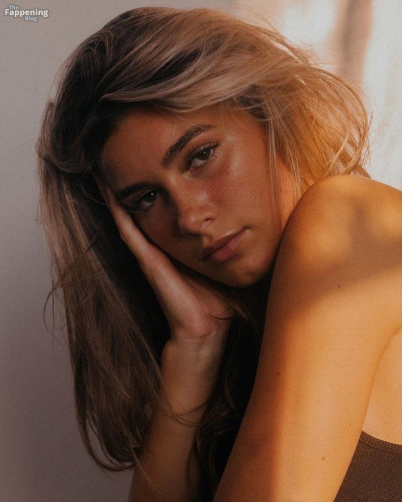 Verena Stoerchle Sexy & Topless Collection (16 Photos) 2