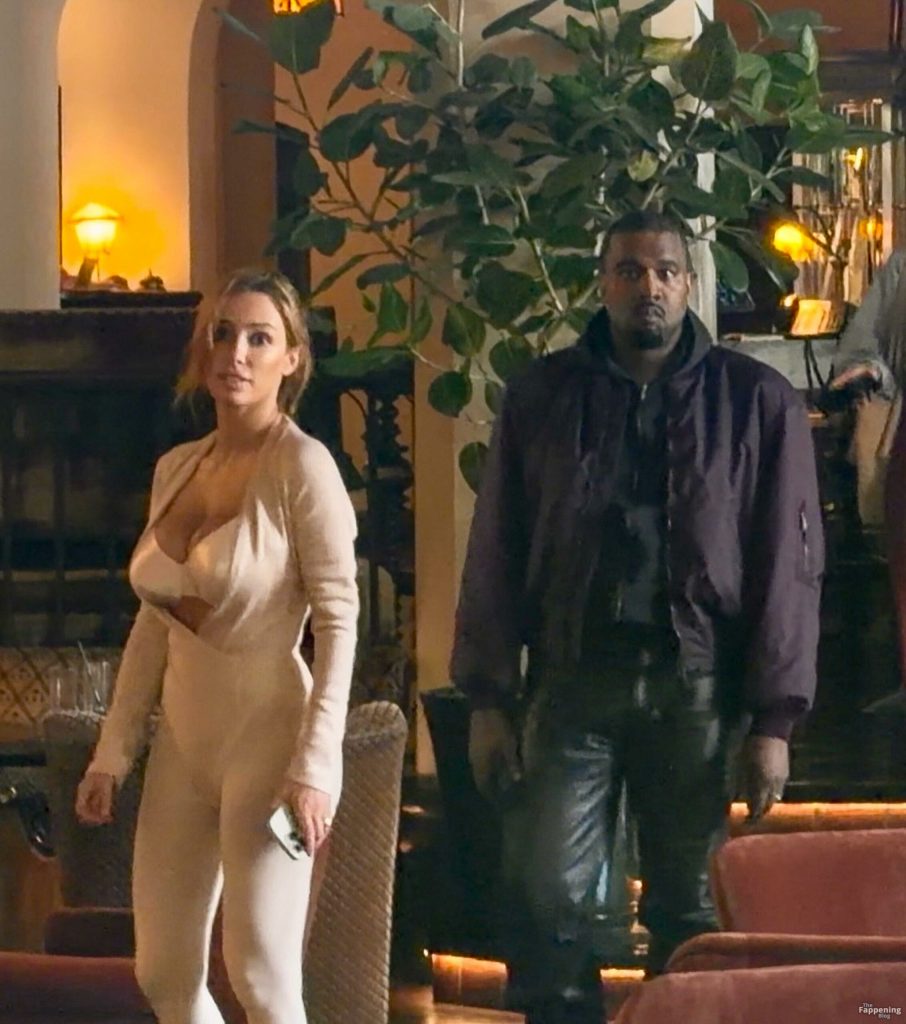 Bianca Censori & Kanye West Keep It Cozy Over Lunch Meeting at Chateau Marmont in LA (46 Photos) 2