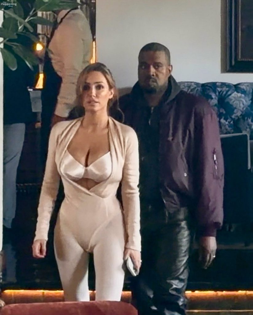 Bianca Censori & Kanye West Keep It Cozy Over Lunch Meeting at Chateau Marmont in LA (46 Photos) 12