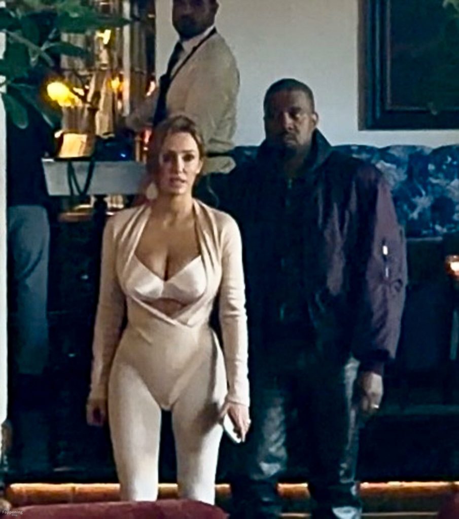 Bianca Censori & Kanye West Keep It Cozy Over Lunch Meeting at Chateau Marmont in LA (46 Photos) 17