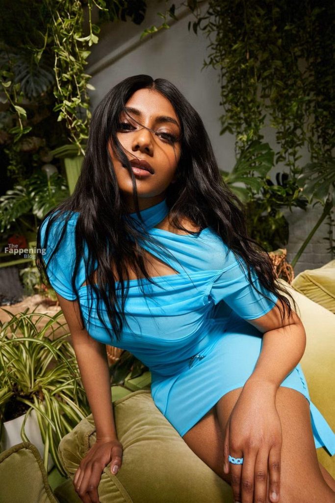 Charithra Chandran Sexy (8 Photos) 8
