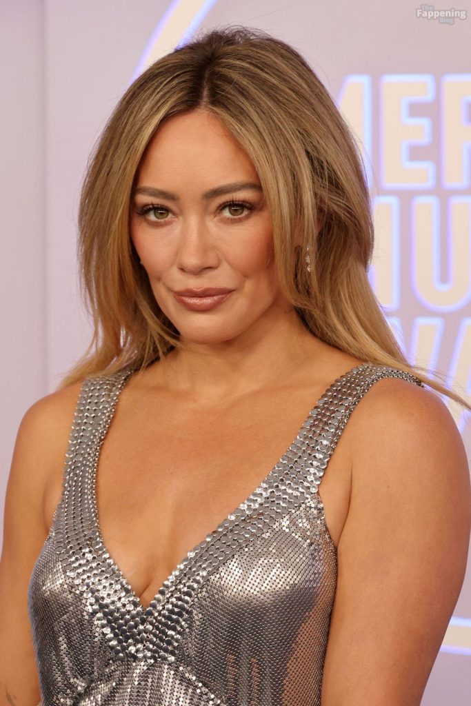 Hilary Duff Looks Sexy in a Silver Metallic Dress at the American Music Awards (119 Photos) 84