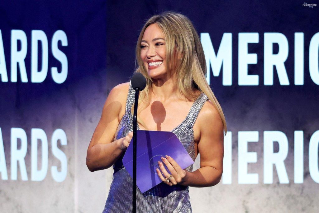 Hilary Duff Looks Sexy in a Silver Metallic Dress at the American Music Awards (119 Photos) 115