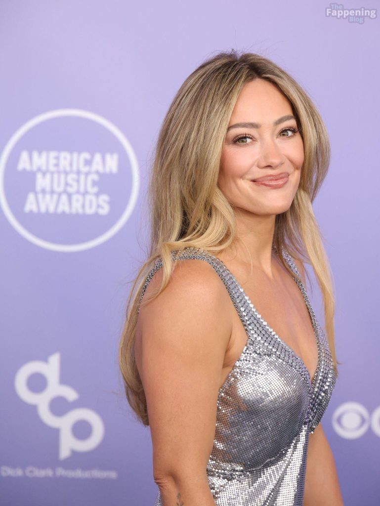 Hilary Duff Looks Sexy in a Silver Metallic Dress at the American Music Awards (119 Photos) 48
