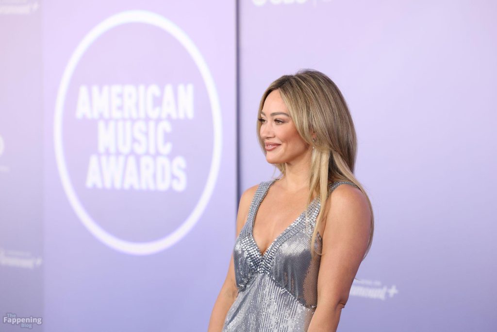 Hilary Duff Looks Sexy in a Silver Metallic Dress at the American Music Awards (119 Photos) 38