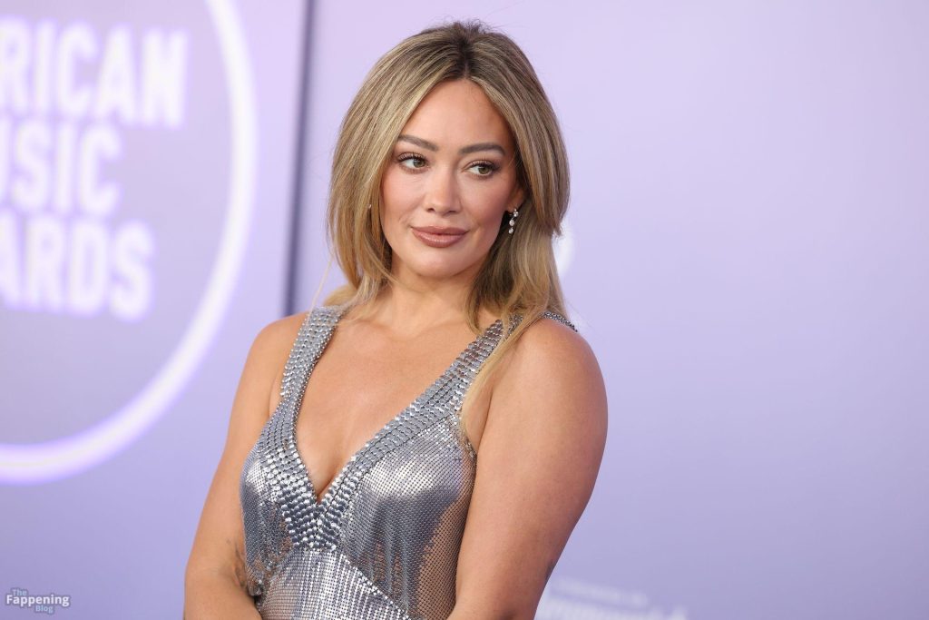 Hilary Duff Looks Sexy in a Silver Metallic Dress at the American Music Awards (119 Photos) 23
