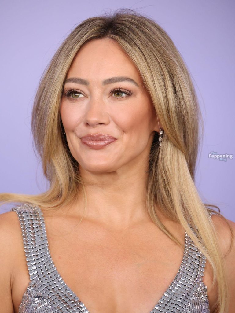 Hilary Duff Looks Sexy in a Silver Metallic Dress at the American Music Awards (119 Photos) 35