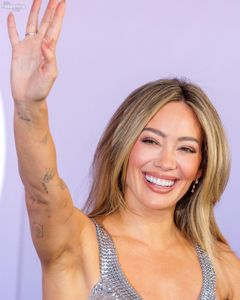 Hilary Duff Looks Sexy in a Silver Metallic Dress at the American Music Awards (119 Photos) 80