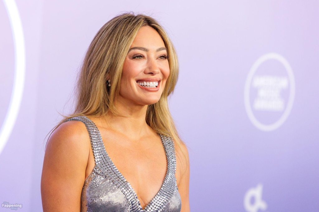 Hilary Duff Looks Sexy in a Silver Metallic Dress at the American Music Awards (119 Photos) 75
