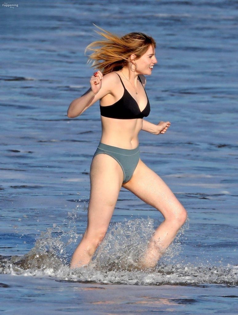 Lucy Boynton Sexy (8 Photos) 6