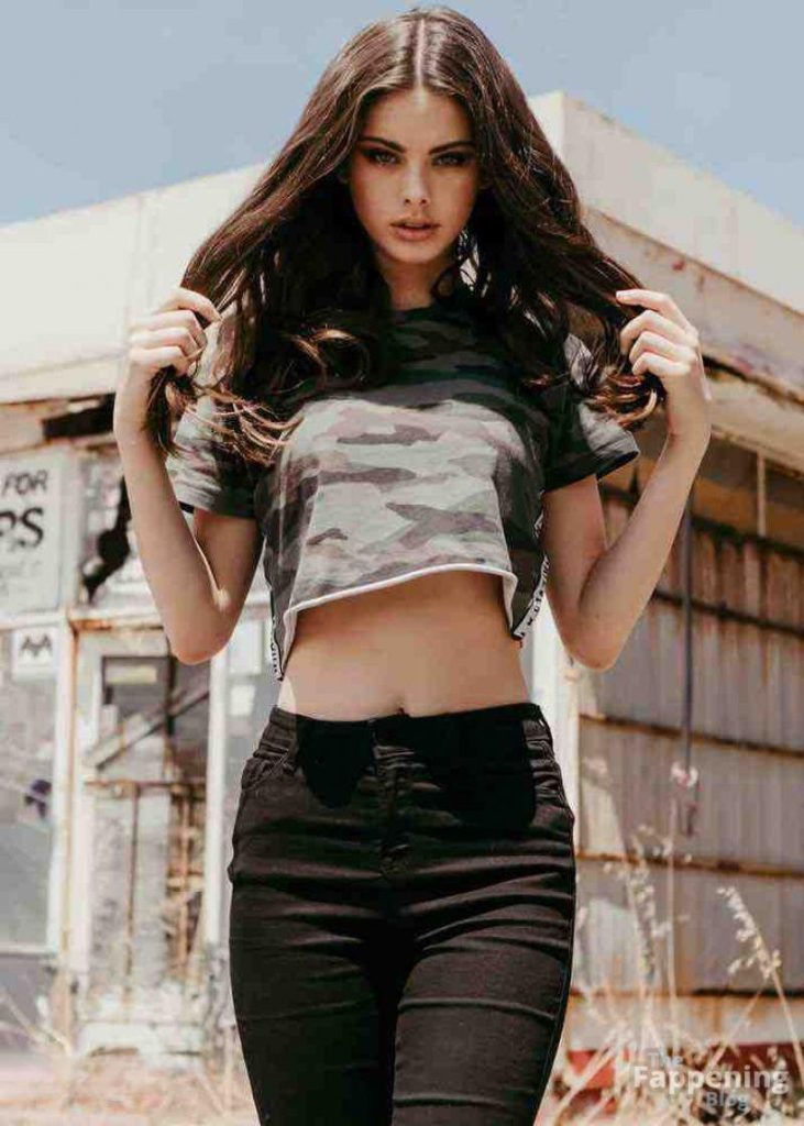 Meika Woollard Nude & Sexy Collection (44 Photos) 26