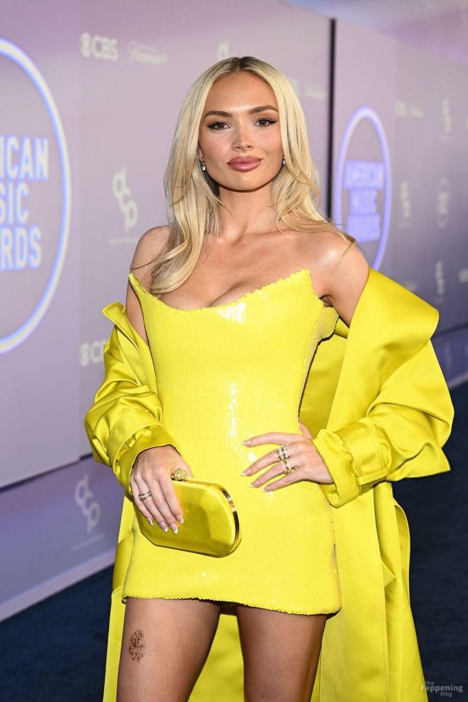 Natalie Alyn Lind Shows Off Her Sexy Tits in a Yellow Dress at the 52nd American Music Awards (35 Photos) 28