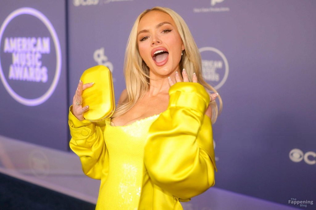 Natalie Alyn Lind Shows Off Her Sexy Tits in a Yellow Dress at the 52nd American Music Awards (35 Photos) 31