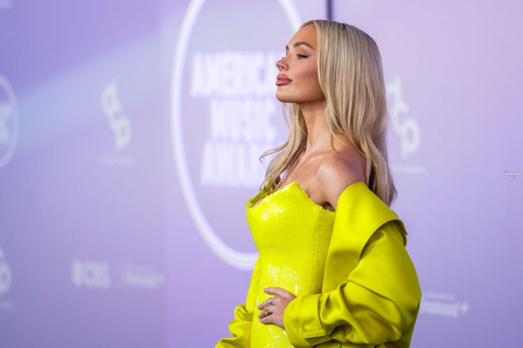 Natalie Alyn Lind Shows Off Her Sexy Tits in a Yellow Dress at the 52nd American Music Awards (35 Photos) 7