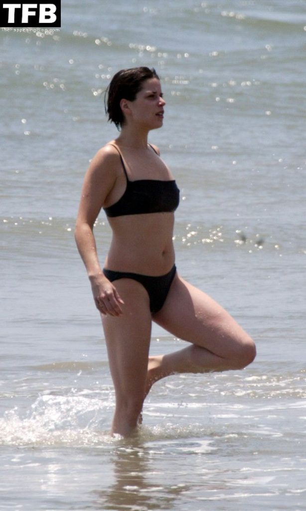 Neve Campbell Sexy Collection (21 Photos) 20